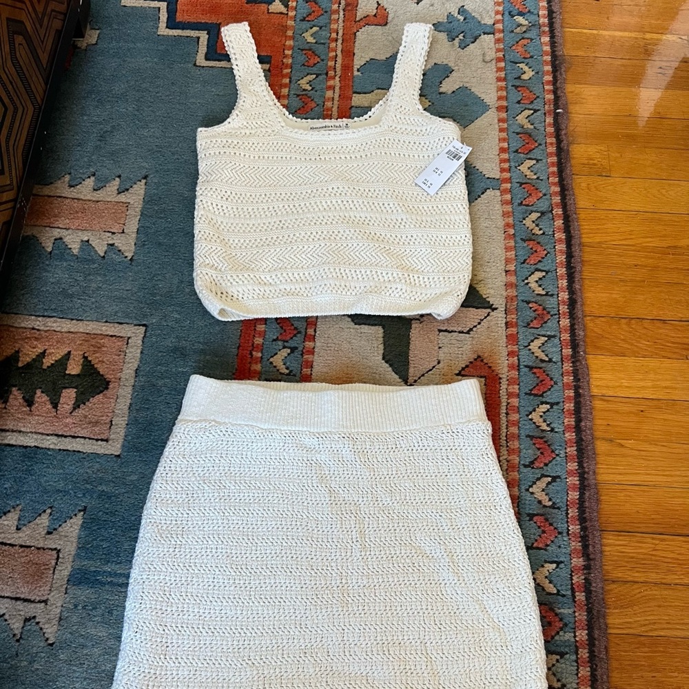 Abercrombie crochet set